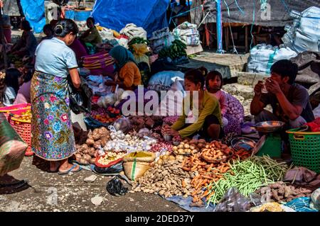 Gemüsestände, Rantepao Markt, Rantepao, Tana Toraja, Sulawesi, Indonesien Stockfoto