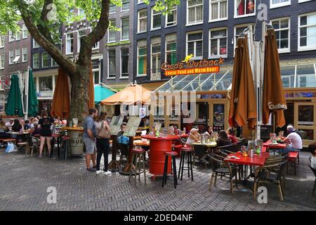AMSTERDAM, NIEDERLANDE - 10. JULI 2017: Die Menschen besuchen Coco's Outback Australian Food Restaurant in Amsterdam, Niederlande. Amsterdam ist die größte Stadt Stockfoto