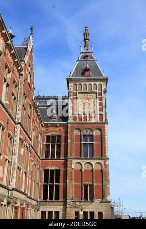Amsterdam Central Station - Bahnhof in den Niederlanden. Stockfoto