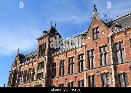 Amsterdam Central Station - Bahnhof in den Niederlanden. Stockfoto