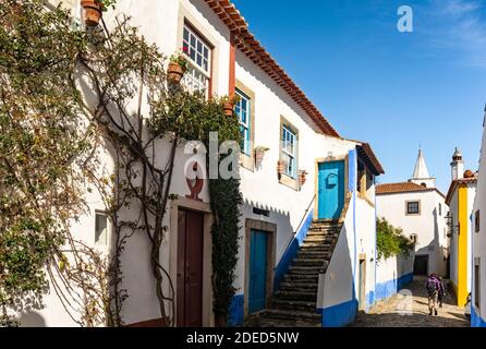 Straßen von schönen mittelalterlichen Dorf Obidos im Zentrum von Portugal Stockfoto