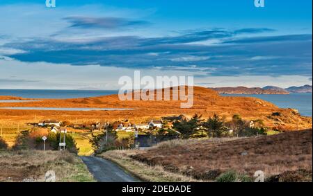 MELLON UDRIGLE ROSS-SHIRE HIGHLANDS SCHOTTLAND DAS DORF BEHERBERGT AM MORGEN SONNENSCHEIN Stockfoto