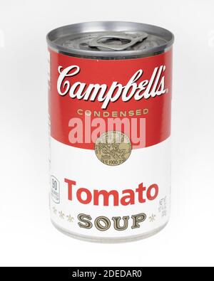 SABADELL, SPANIEN-30. NOVEMBER 2020: Dose von Campbell's Tomatensuppe, 2020 Design Stockfoto