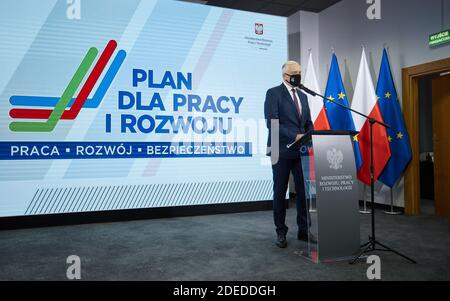 Warschau, Masowien, Polen. November 2020. Pressekonferenz des stellvertretenden Ministerpräsidenten, Minister für Entwicklung, Arbeit und Technologie JAROSLAW GOWIN.in das Bild: JAROSLAW GOWIN Quelle: Hubert Mathis/ZUMA Wire/Alamy Live News Stockfoto