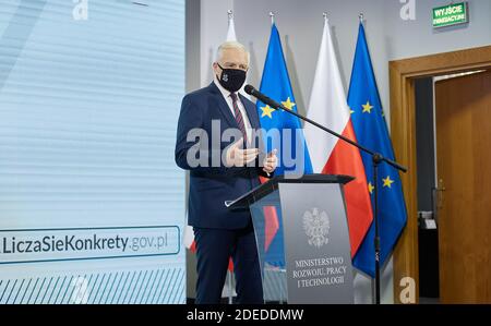 Warschau, Masowien, Polen. November 2020. Pressekonferenz des stellvertretenden Ministerpräsidenten, Minister für Entwicklung, Arbeit und Technologie JAROSLAW GOWIN.in das Bild: JAROSLAW GOWIN Quelle: Hubert Mathis/ZUMA Wire/Alamy Live News Stockfoto