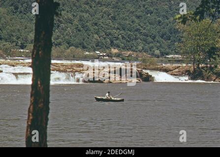 1970er Foto (1973) - Glen Ferris am Kanawha River In der Nähe Gauley Bridge ist ein beliebter Ort für Camping und Angeln Stockfoto