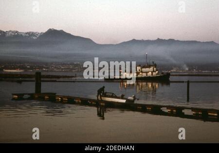 1970er Foto (1973) - Lachsfischer bei Sonnenaufgang im Straße von Juan de Fuca Stockfoto