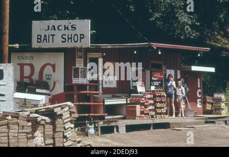 1970er Foto (1973) - Straßenladen an der Route 60 (West Virginia) Stockfoto