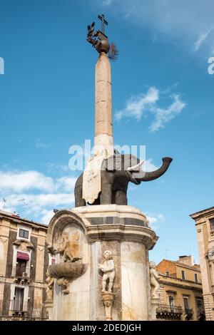 Die berühmte Lavasteinstatue eines Elefanten namens Liotru in Catania, Sizilien Stockfoto