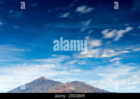 Vulkan Teide und Pico Viejo, Langzeitbelichtung, von der Puerta de Erjos aus gesehen, Teno, Teneriffa, Kanarische Inseln, Spanien Stockfoto