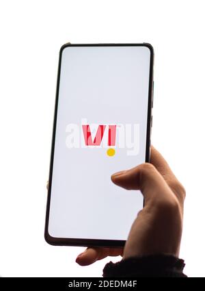Assam, indien - November 29, 2020 : VI Logo auf Telefon Bildschirm Stock Bild. Stockfoto
