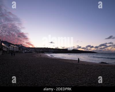 St. Ives Porthmeor Beach Sonnenuntergang Makrele Sky Stockfoto