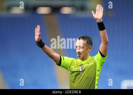 Der Schiedsrichter Gianluca Aureliano Gesten während der italienischen Meisterschaft Serie Ein Fußballspiel zwischen SS Lazio und Udinese / LM Stockfoto