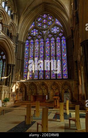 The Great East Window, von ward and Hughes (1855). Atemberaubende Aussicht auf die Lincoln Cathedral, Lincoln, Lincs., UK. Stockfoto