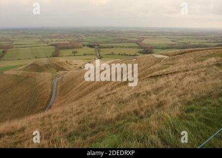Oxfordshire Plains aus dem Uffington White Horse, mit der Kreideschnitzerei im Vordergrund, England, UK Stockfoto