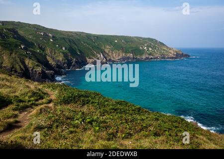 Cornwall, Großbritannien. Blick aufs Meer entlang des Küstenweges. Zwischen St. Ives und Pendeen Stockfoto