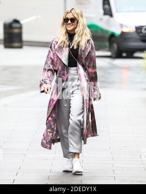 London, Großbritannien. November 2020. Ashley Roberts hat gesehen, wie sie die Global Radio Studios in London verlassen hat. Kredit: SOPA Images Limited/Alamy Live Nachrichten Stockfoto