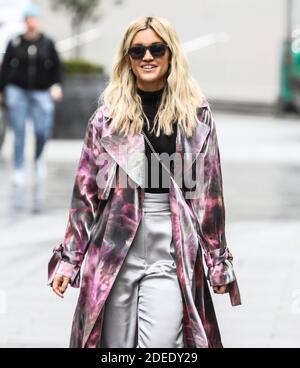 London, Großbritannien. November 2020. Ashley Roberts hat gesehen, wie sie die Global Radio Studios in London verlassen hat. Kredit: SOPA Images Limited/Alamy Live Nachrichten Stockfoto