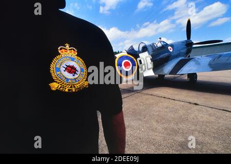 Ein zweisitziger MJ627 Spitfire T9 Mk IX in Markierungen von 441 (RCAF) Squadron RAF codiert 9G:P. 1943 Spitfire T.9. RAF Coningsby, Lincolnshire, England. VEREINIGTES KÖNIGREICH Stockfoto