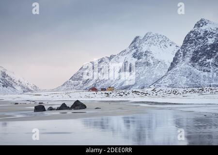 Flakstad Strand in Lofoten im Winter Stockfoto