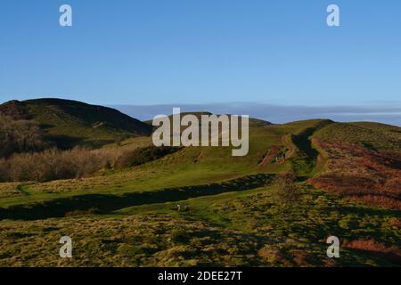 Wandern im British Camp, auf den Malvern Hills, in der Nähe von Ledbury, Herefordshire, England, Großbritannien Stockfoto