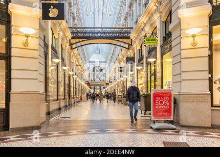 Den Haag, Niederlande - 15. Januar 2020: Blick auf das alte Einkaufszentrum Haagsche Passage im Stadtzentrum von Den Haag, Niederlande Stockfoto