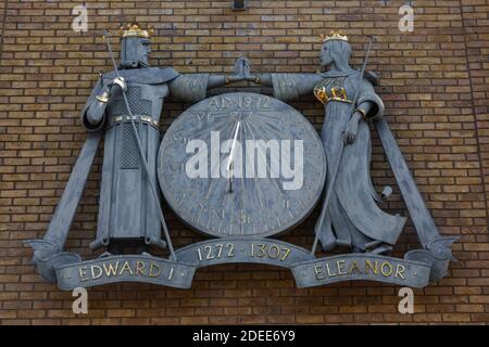 England, Surrey, Guildford, Die Ann Garland Memorial Sundial Stockfoto