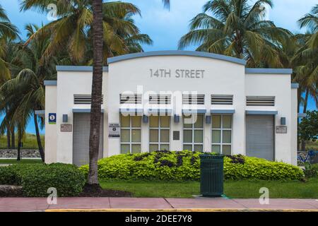 USA, Miami, Miami Beach, South Beach, Ocean Drive, 14th Street öffentliche Toiletten Stockfoto