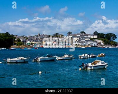 Boote im Hafen von Port Rhu in Douarnenez Finisterre Bretagne Nord-West Frankreich. Stockfoto