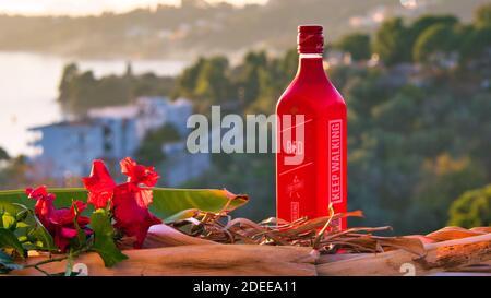 Johnnie Walker Red Label. Genuss bei Sonnenuntergang Stockfoto