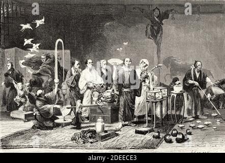 Jongleure Prestidigitators Theater Tokyo, Japan. Alte Illustration aus dem 19. Jahrhundert Reise nach Japan von Aime Humbert aus El Mundo en La Mano 1879 Stockfoto