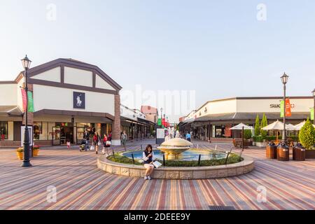 Einkaufsviertel in den Toki Premium Outlets in Gifu, Japan Stockfoto