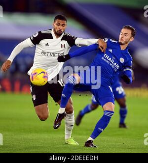 Fulhams Ruben Loftus-Cheek (links) und Leicester Citys James Maddison kämpfen während des Premier League-Spiels im King Power Stadium, Leicester, um den Ball. Stockfoto