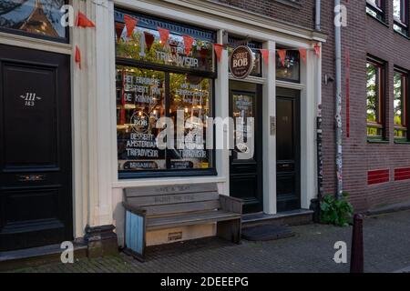 AMSTERDAM, NIEDERLANDE - 01. MAI 2018: Außenansicht des Caférestaurants Sweet Bob Brouwersgracht Stockfoto