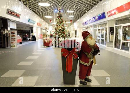 26.11.2020 - Herkules Center, Vellmar, Deutschland. Weihnachtsdekorationen im Einkaufszentrum. Stockfoto