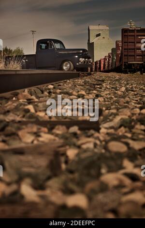 Alte LKW auf Bahngleisen Stockfoto