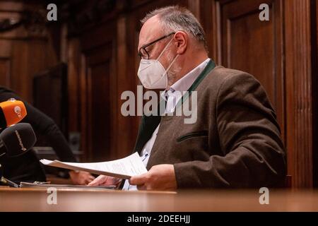 Passau, Deutschland. November 2020. Jürgen Dupper (SPD), Oberbürgermeister der Stadt Passau, informiert bei einer Pressekonferenz im Rathaus über die aktuelle korona-Situation in der Stadt. Nach Angaben des Robert Koch-Instituts (RKI) ist die niederbayerische Stadt Passau zusammen mit dem Thüringer Stadtteil Hildburghausen der Top-Corona-Hotspot in Deutschland. Quelle: Armin Weigel/dpa/Alamy Live News Stockfoto