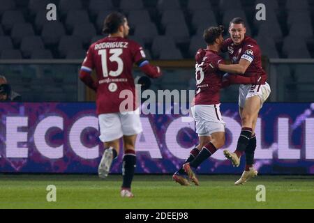 Olimpico Grande Torino Stadion, Turin, Italien, 30 Nov 2020, Andrea Belotti (Turin FC) feiert sein Tor mit seinen Teamkollegen während Turin FC vs UC Sampdoria, Italienischer Fußball Serie A Spiel - Foto Francesco Scaccianoce / LM Stockfoto