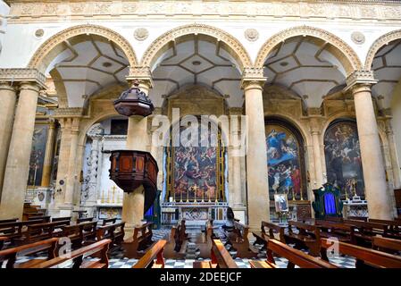 Der Innenraum der Basilika Kathedrale von S.. Agata v. m. 17. Jahrhundert - 3. Mai 2018 Gallipoli Salento Italien Stockfoto