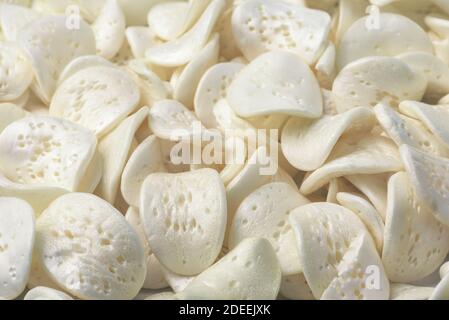 Nahaufnahme von Polystyrolschaum-Verpackungssplittern Stockfoto