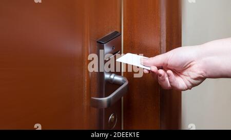 Hotel Tur Und Hand Mit Magnetkarte Schlussel Chicago Usa Stockfotografie Alamy