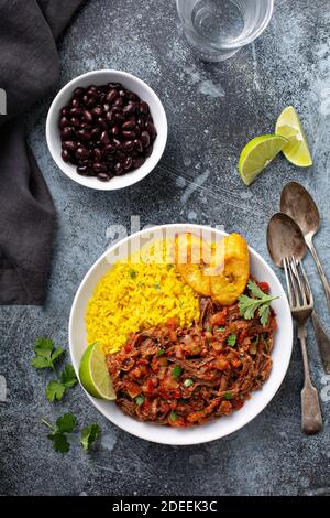 Ropa vieja, Flankensteak mit Reis Stockfoto