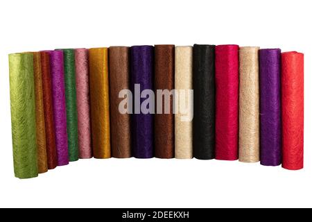 Abaca-Qualität. Handgefertigtes Abaca-Kunstfaserblech. Abaca Scrunch Netzrolle. Dies kann für Blumenarrangements und Dekorationen, DIY Handwerk und proj verwendet werden Stockfoto