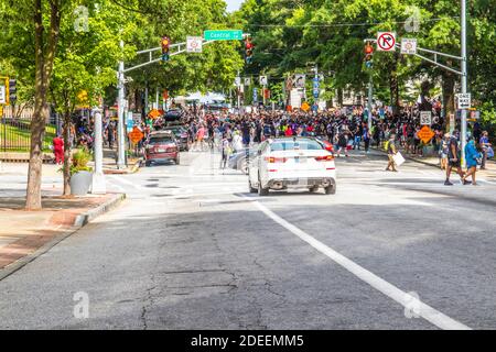 Atlanta, GA USA 06 07 20: Downtown Atlanta Georgia Demonstranten füllen die Straßen Stockfoto