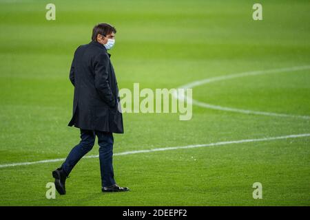 30. November 2020, Nordrhein-Westfalen, Mönchengladbach: Fußball: Champions League, vor dem Spiel Borussia Mönchengladbach - Inter Mailand. Mailands Trainer Antonio Conte besucht den Rasen im Borussia-Park. Foto: Marius Becker/dpa Stockfoto
