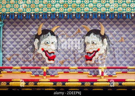 Während des Herbstfestivals von Takayama in Gifu, Japan, schwebt der Hachiman Matisi in detailreichen Details Stockfoto