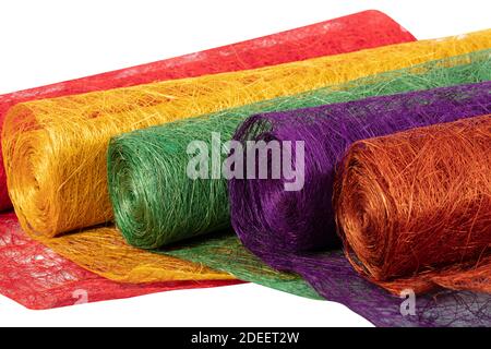 Abaca-Qualität. Handgefertigtes Abaca-Kunstfaserblech. Abaca Scrunch Netzrolle. Dies kann für Blumenarrangements und Dekorationen, DIY Handwerk und proj verwendet werden Stockfoto