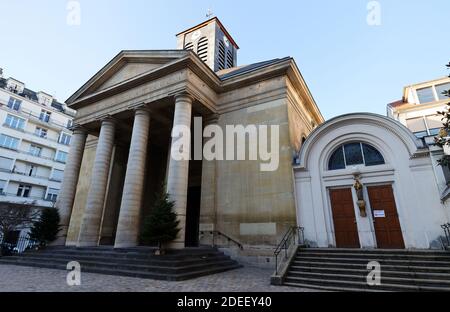 Die Kirche Saint-Pierre du Gros-Caillou ist eine Pfarrkirche im quartier Gros Caillou in Paris, Frankreich. Stockfoto