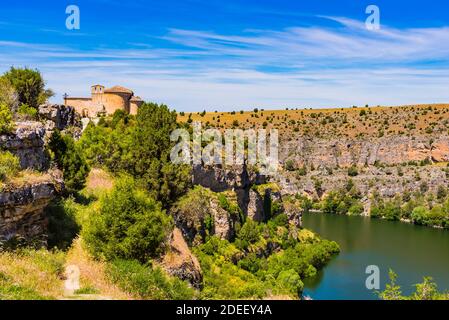 Das Priorat von San Frutos, heute bekannt als die Einsiedelei von San Frutos, ist die Überreste eines alten Klosterkomplexes in der Provinz Segovia und Stockfoto