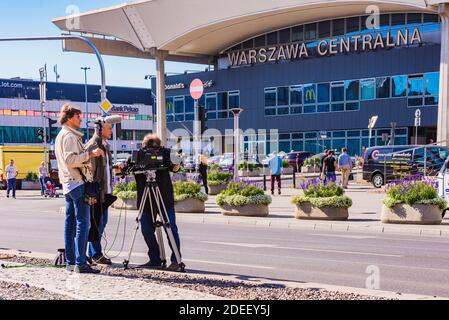 Fernsehteam Dreharbeiten im Zentrum von Warschau, Polen, Europa Stockfoto